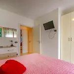 Mokyd04-piscina,giardino Privato,garage,wi-fi,tvs *
