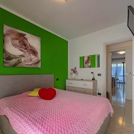Mokyd04-piscina,giardino Privato,garage,wi-fi,tvs Apartment