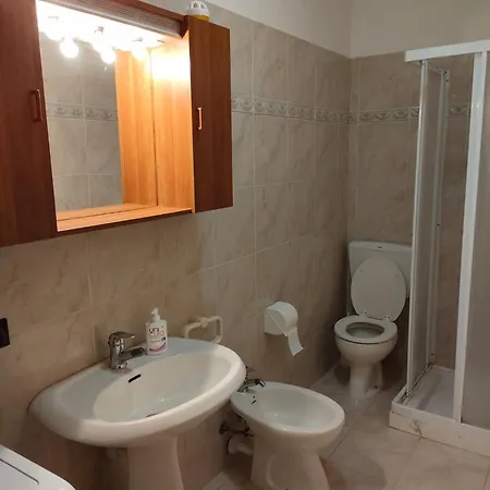 Mokyd04-piscina,giardino Privato,garage,wi-fi,tvs شقة